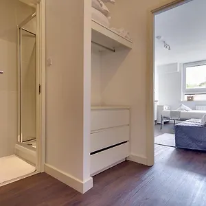  Apartment Hill House